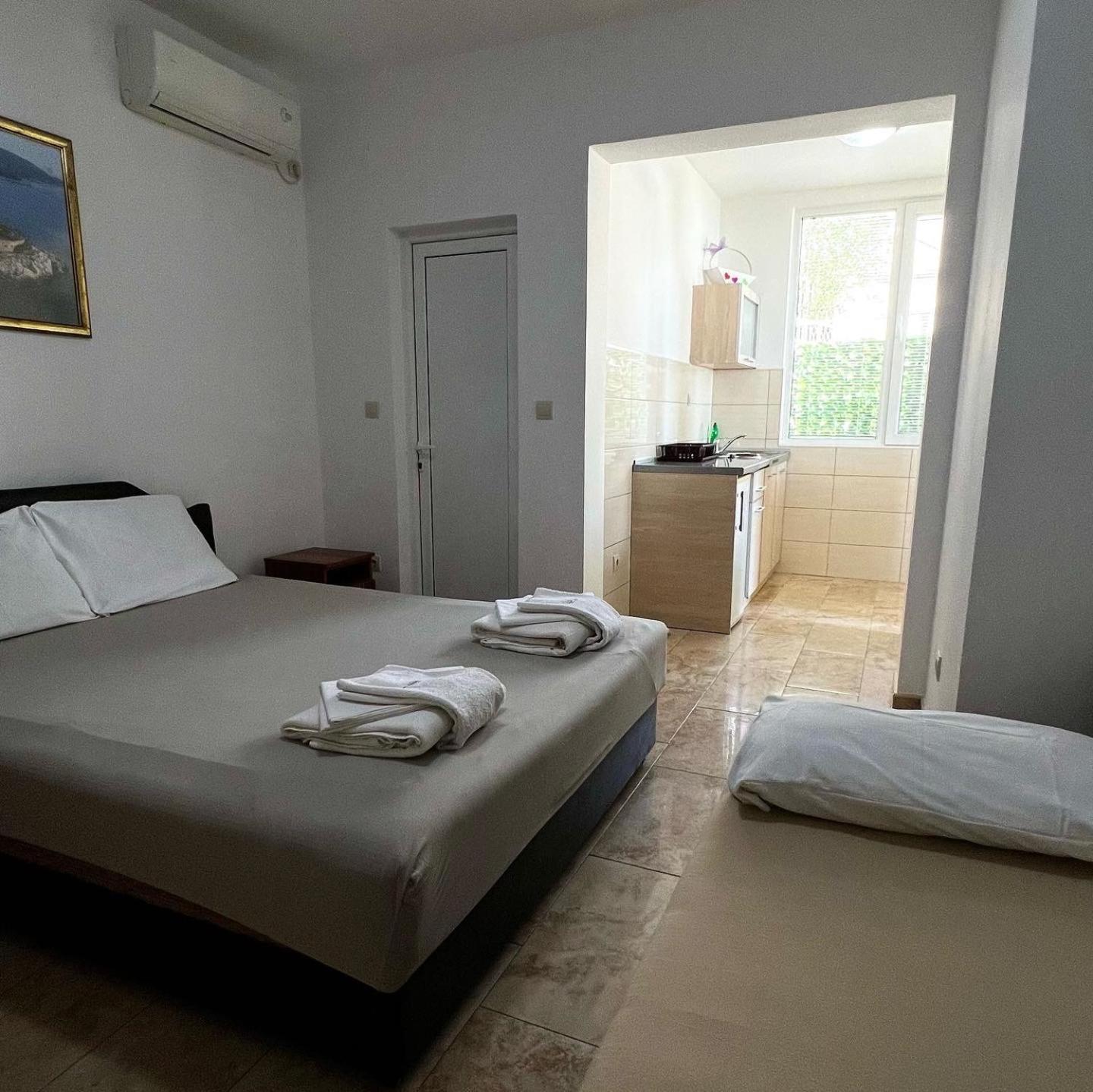 Apartmani Luksic 수토모레 외부 사진