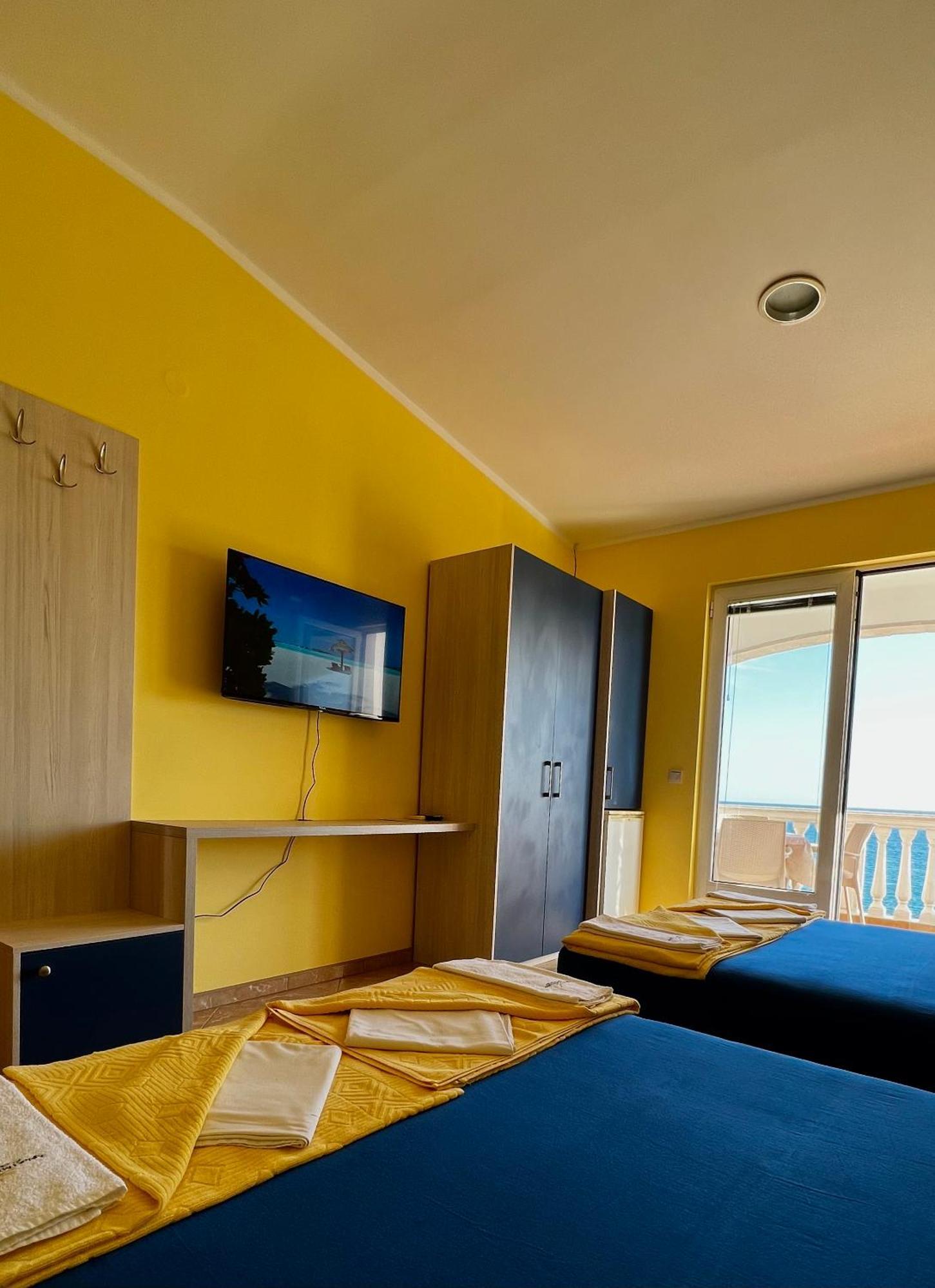 Apartmani Luksic 수토모레 외부 사진