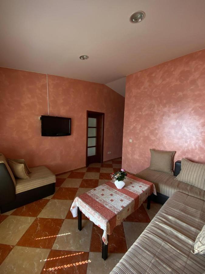 Apartmani Luksic 수토모레 외부 사진